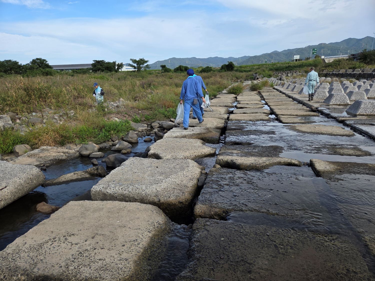 (株)井関重信製作所　重信川クリーン大作戦に参加いたしました