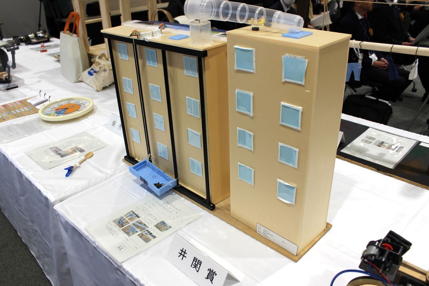 第84回愛媛県児童生徒発明工夫展の表彰式にて「井関賞」を授与しました