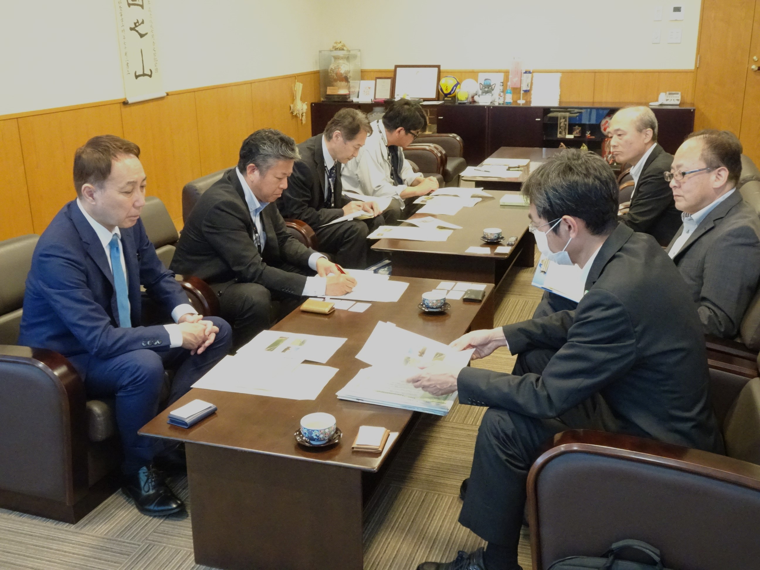 小城市長との意見交換を行いました（佐賀県小城市）